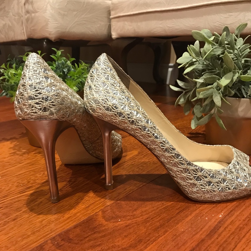 Mirror-Like Metallic Open Toe Pump - Picture 4 of 9